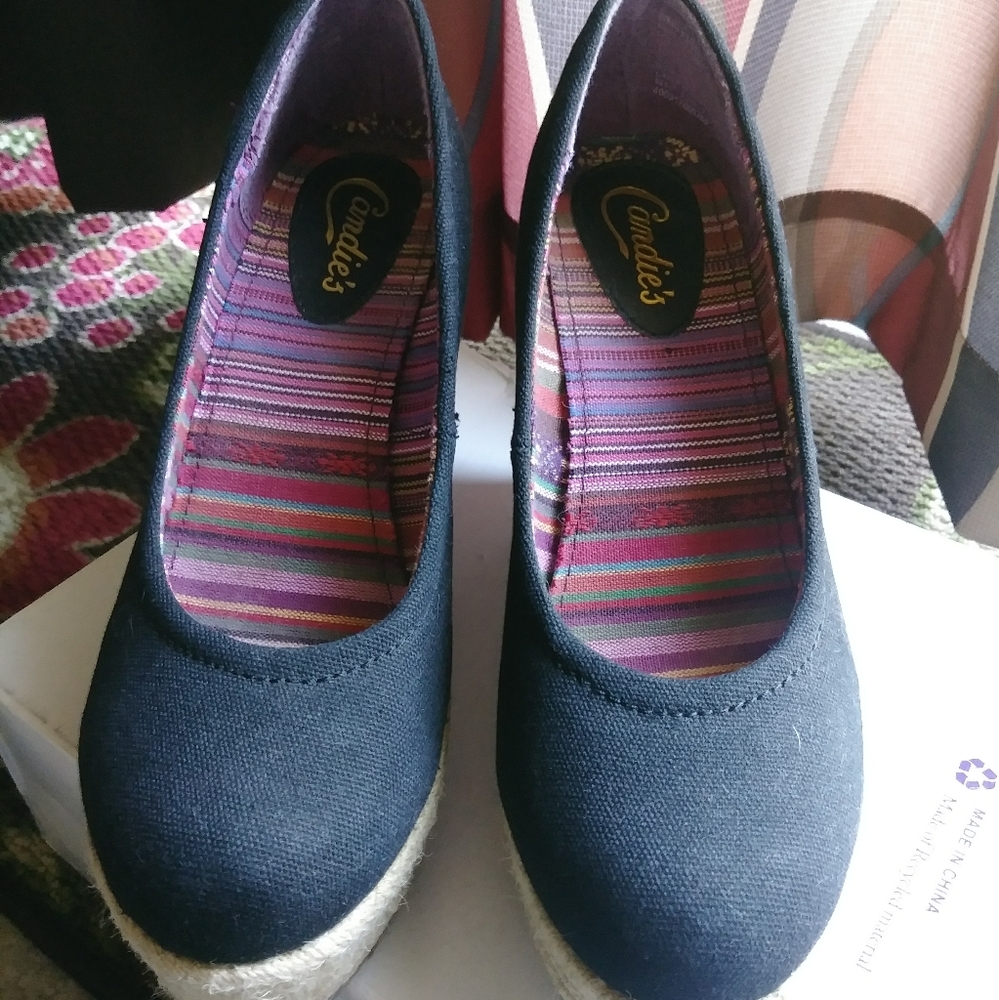 Heels - Picture 2 of 3